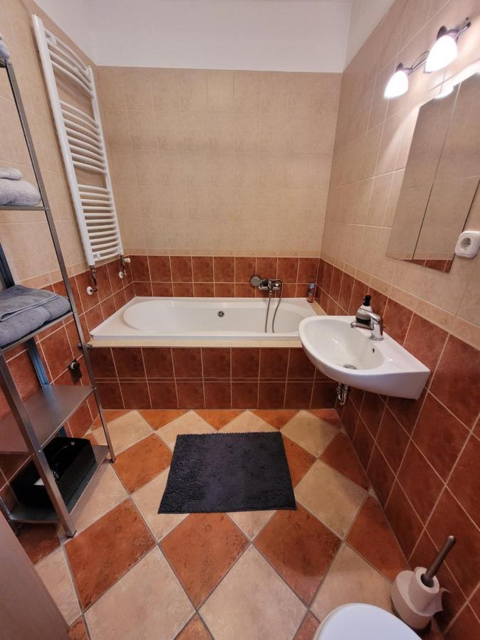 Hb Downtown Sunny Apartman Budapest Exterior photo